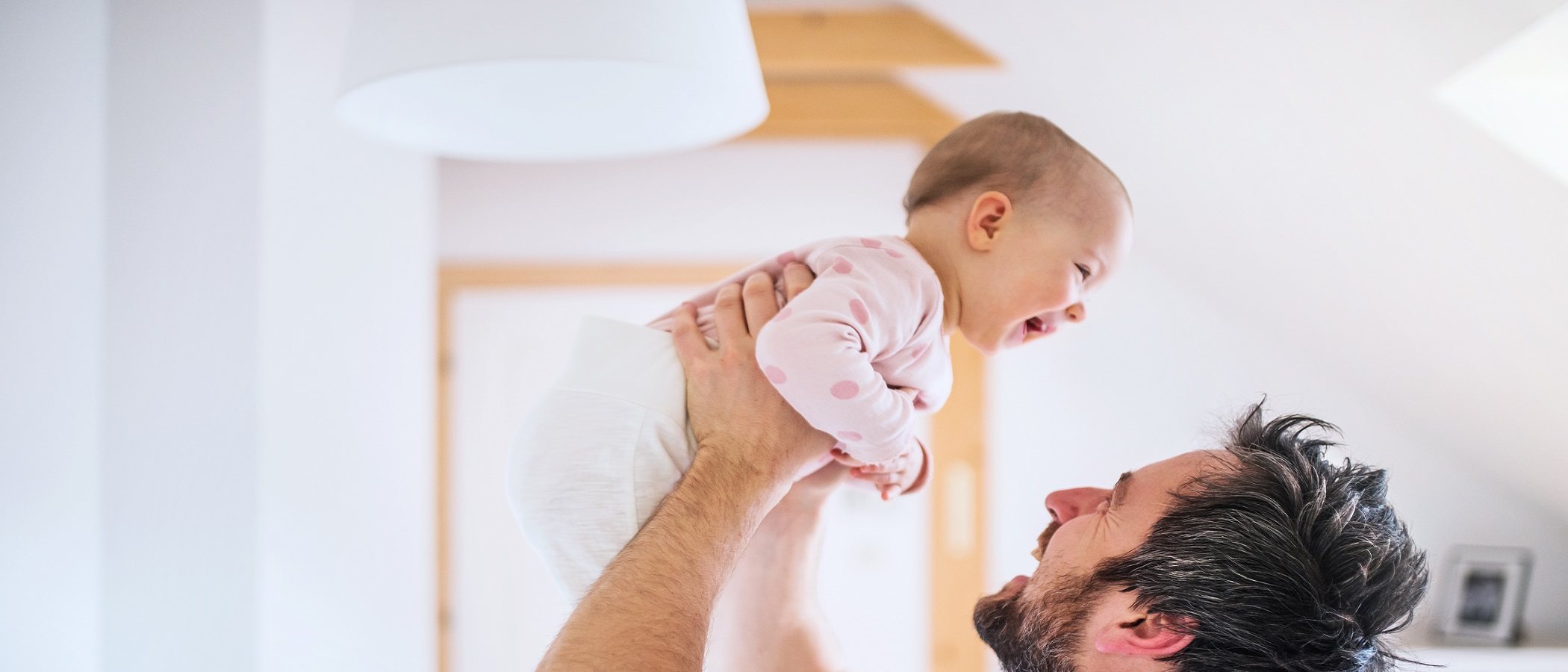 6 rasgos que los bebés heredan de su padre