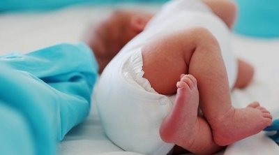 La importancia de limpiar bien los genitales del bebé
