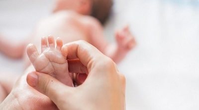 La importancia de estimular los pies al bebé
