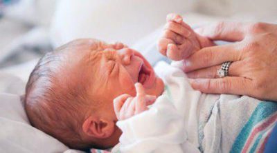 Cómo detectar y aliviar los cólicos en bebés