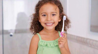 Enseña a tus hijos a lavarse los dientes correctamente