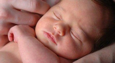 El contacto piel con piel del recién nacido y el padre es posible