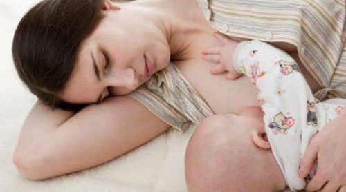 Las posturas más cómodas para amamantar a tu bebé