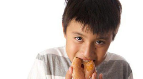 Niños ansiosos con la comida, ¿cómo ayudarles si comen de manera impulsiva?