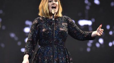 Adele se queja de la presión que reciben las madres para dar el pecho