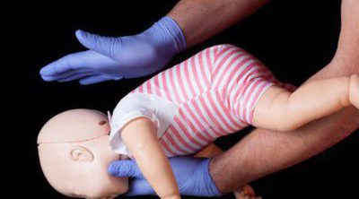Primeros auxilios en caso de asfixia en un bebé