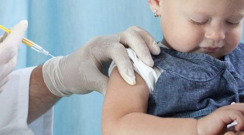 ¿Qué vacunas son obligatorias y cuáles voluntarias para niños y bebés en España?