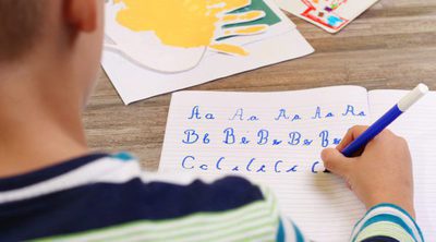 Cómo ayudar a un niño a mejorar la letra o caligrafía