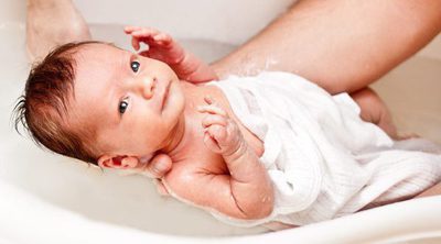 ¿Cada cuántos días bañar al bebé?