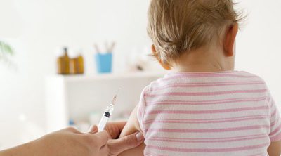 ¿Cómo vacunar a mi bebé contra la meningitis?