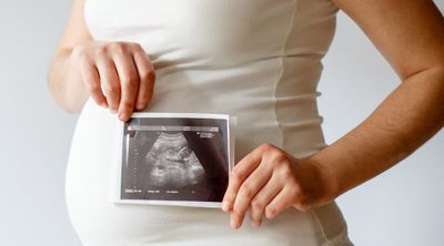 ¿Qué siente el bebé dentro del útero de la madre?