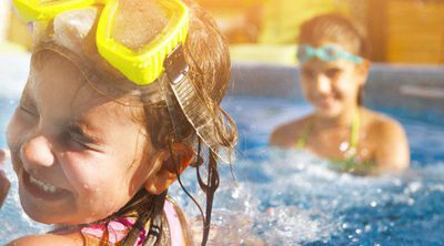 5 precauciones que debemos tener con los niños en las piscinas