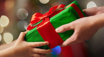 Qué regalar a los niños en Navidad: la regla de los 4 regalos