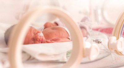 ¿Cuánto tiempo debe pasar un bebé prematuro en el hospital?