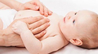 ¿Por qué NO que bajar la piel del prepucio a los bebés?