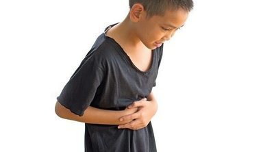 Fatiga y dolor de estómago constante en los niños