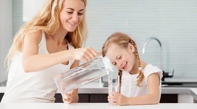 Cómo calcular la ingesta diaria de líquidos para niños