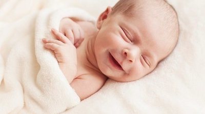 Cómo saber si un recién nacido tiene mucho calor