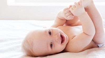 Cómo revisar los testículos del bebé