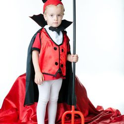 Disfraz de diablo para niño en Halloween