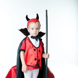 Disfraz de diablo para niño en Halloween