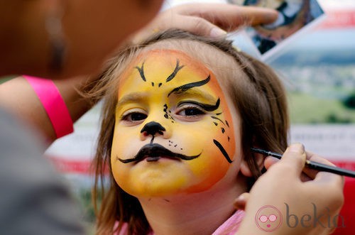 Maquillaje de león para niño en Halloween