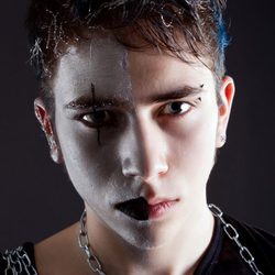 Maquillaje de vampiro gótico para Halloween