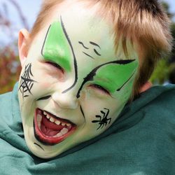 Maquillaje de duende verde de Halloween