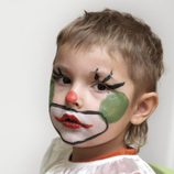 Maquillaje colorido de payaso para Halloween