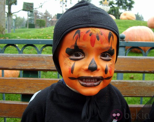 Maquillaje naranja para bebés de Halloween - Maquillaje de Halloween para  niños - Foto en Bekia Padres