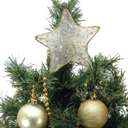Árbol de Navidad coronado por una estrella dorada